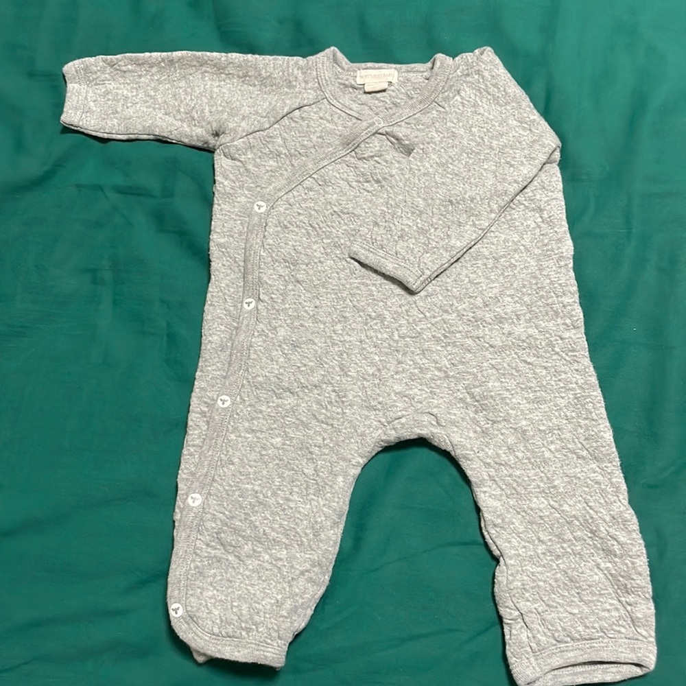 Bundle for discount 4 for $20 Burt’s bees baby onesie, no foot. Newborn 3 month